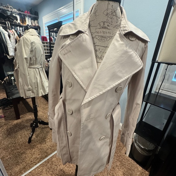 Stylish Beige Trench Coat DKNY - Picture 1 of 4